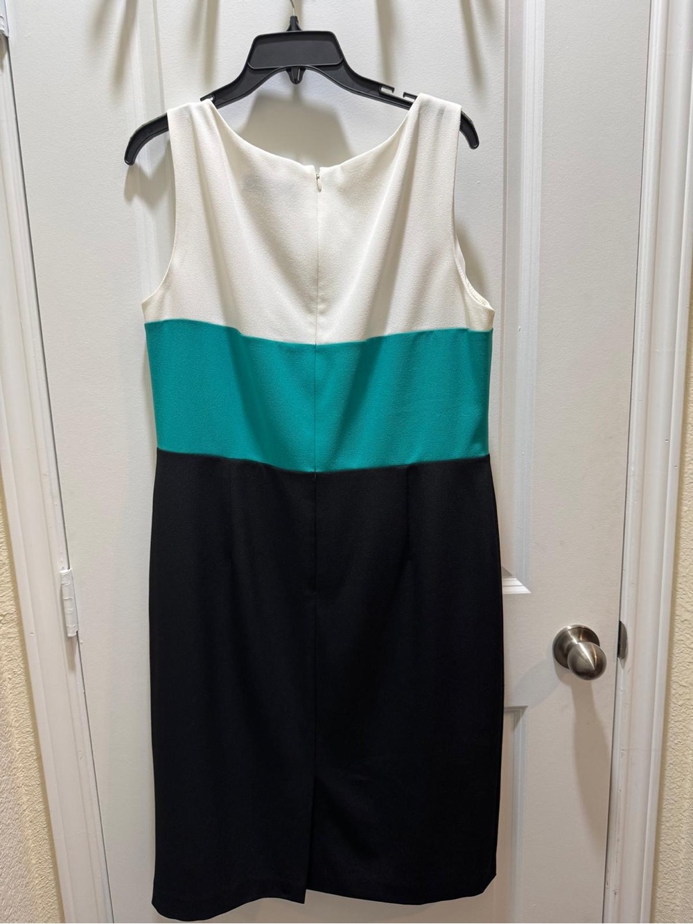 Kasper White, Teal & Black Colorblock Sleeveless Sheath Dress